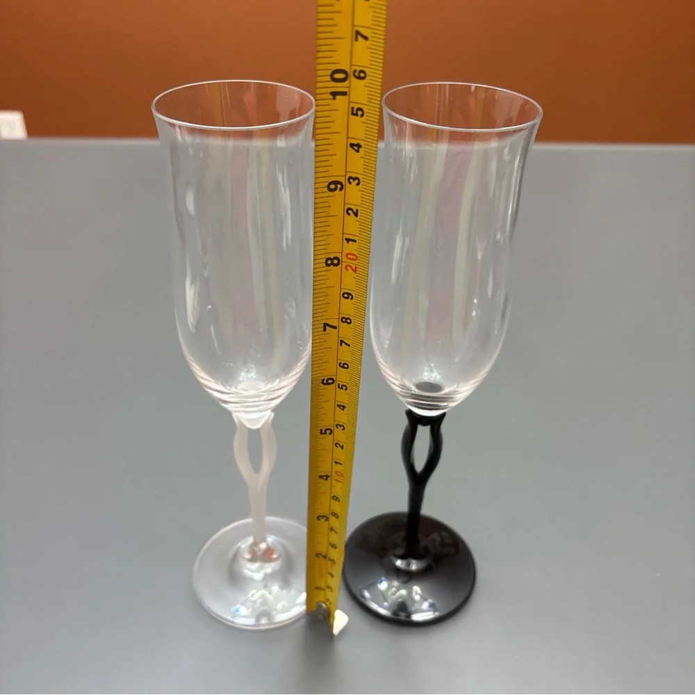 Mikasa TUSCAN Champaign Flutes Tulip Leaf Open Stem 1 Black & 1 Frosted Clear